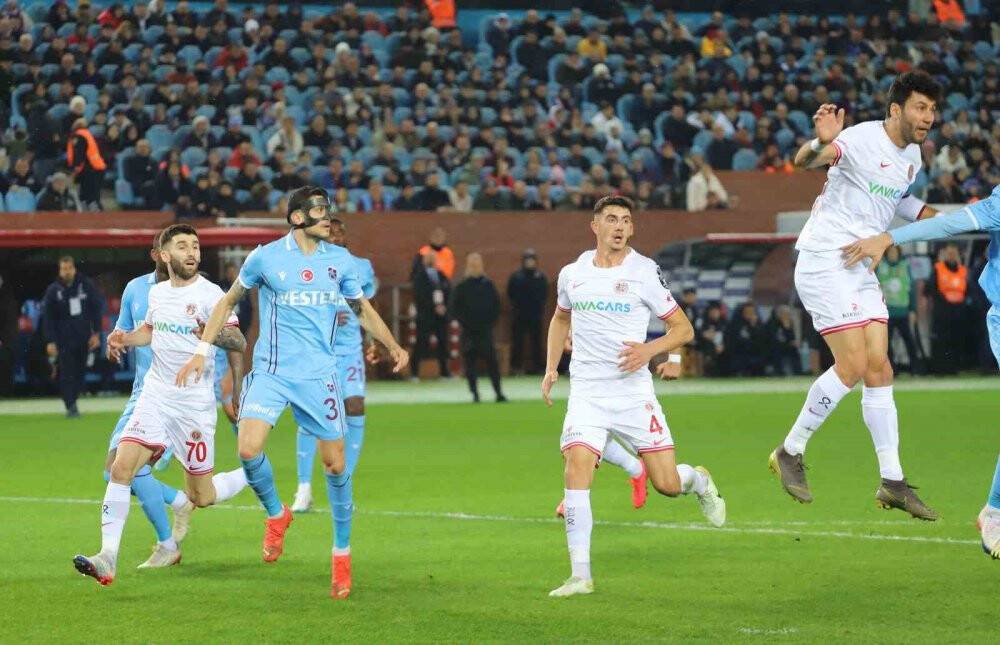 Trabzonspor: 1 - FTA Antalyaspor: 0 (İlk yarı)