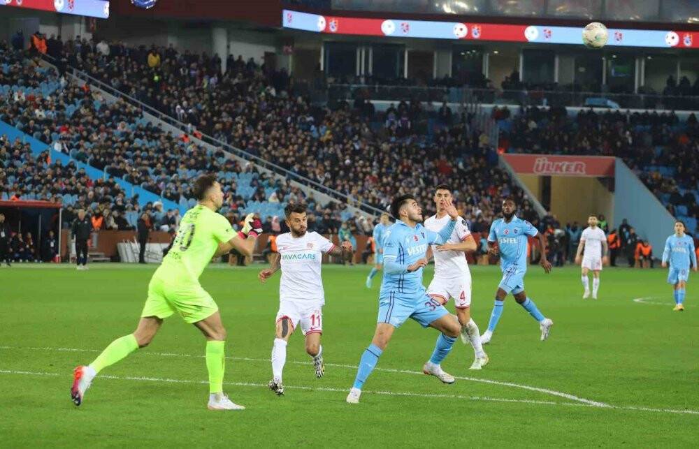 Trabzonspor: 1 - FTA Antalyaspor: 0 (İlk yarı)