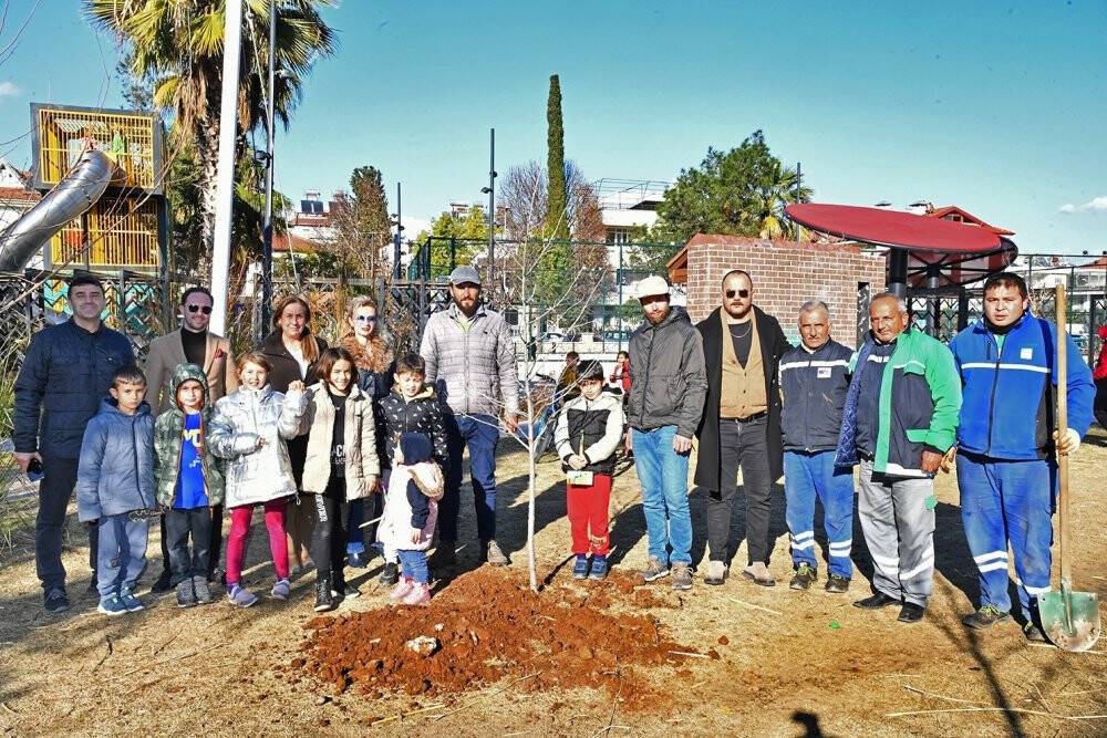 Orman yangınlarına karşı farkındalık oluşturmak için 4 bin kilometre yürüdü