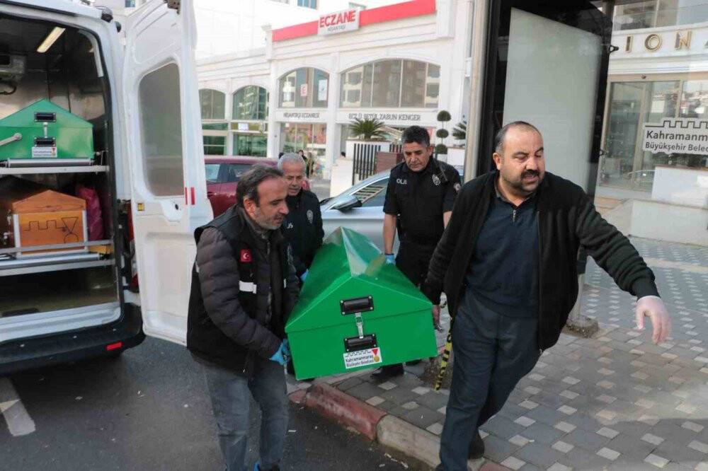 Pencere silerken 11’inci kattan düştü