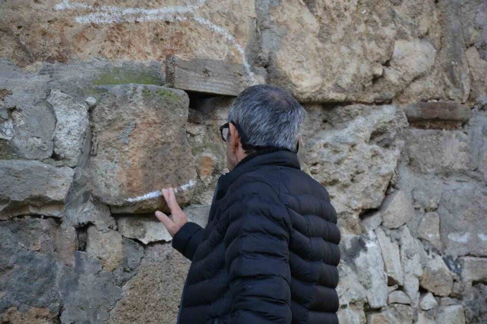 2 bin yaşındaki kale surlarına saygısızlık!