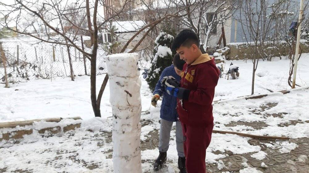 Akdeniz ikliminin hüküm sürdüğü şehirde kar sevinci