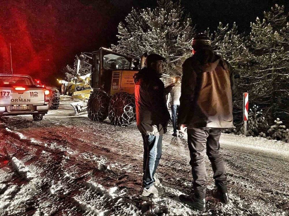 Mahsur kalan öğrencileri orman ekipleri kurtardı