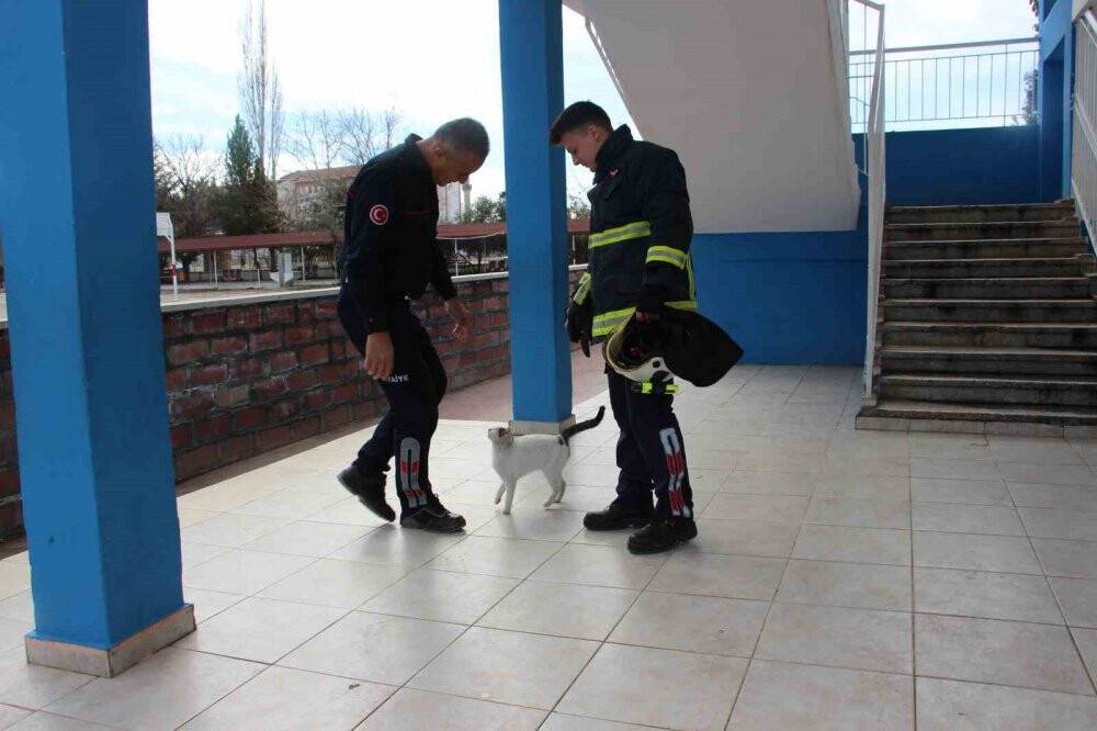 Okulda mahsur kaldı