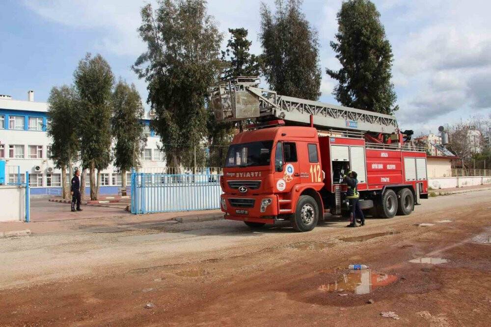 Okulda mahsur kaldı