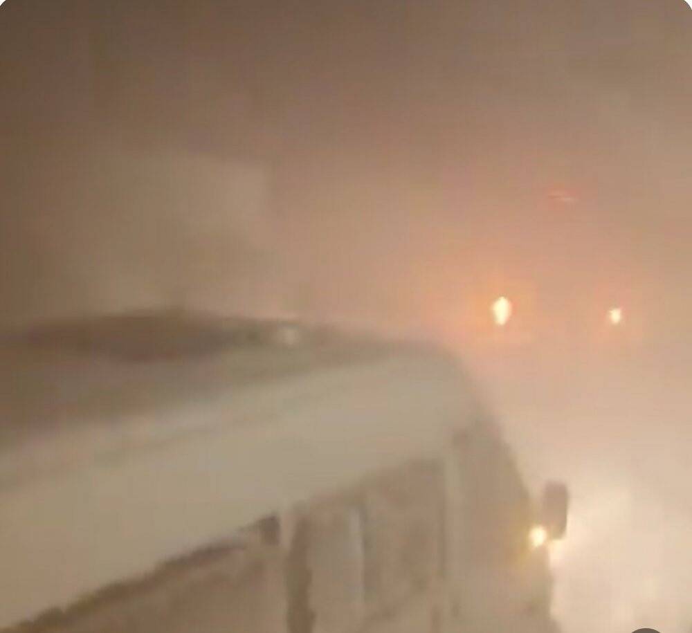 Derecik yolunda mahsur kalan  35 vatandaş kurtarıldı