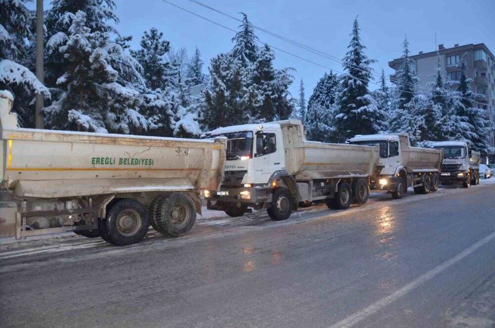 Ereğli Belediyesi'nden deprem bölgesine yardım
