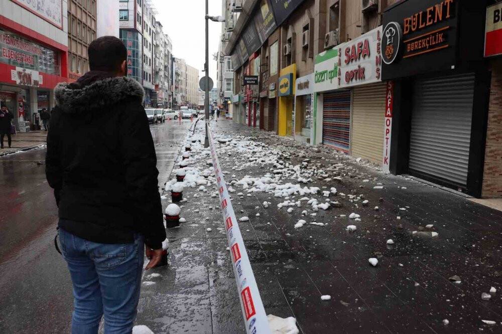 Kayseri’de depremin izleri gün ağarınca belli oldu