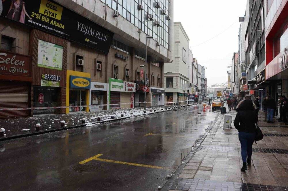 Kayseri’de depremin izleri gün ağarınca belli oldu