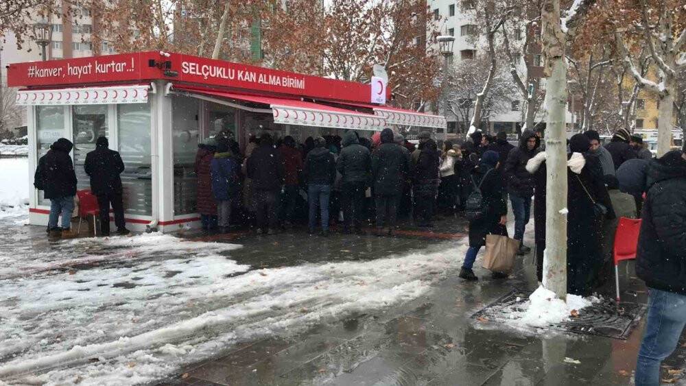 Konya’da vatandaşlar kan merkezlerine akın etti
