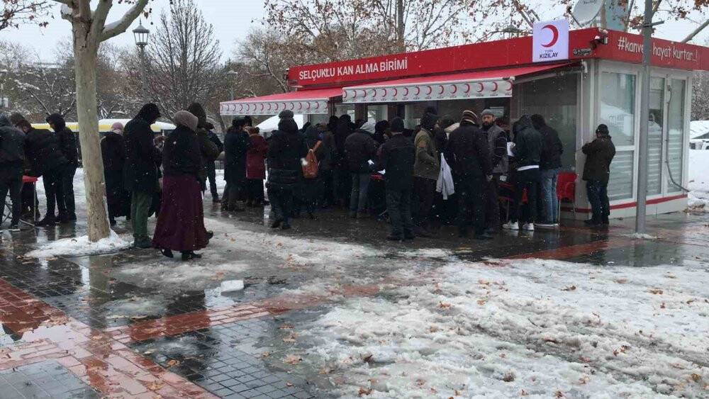 Konya’da vatandaşlar kan merkezlerine akın etti