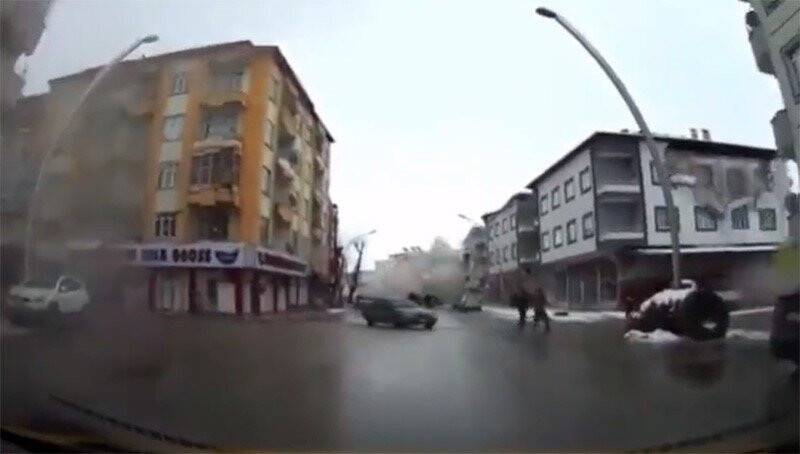 Depremin şok eden görüntüsü! Toza gömüldü