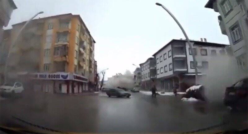 Depremin şok eden görüntüsü! Toza gömüldü