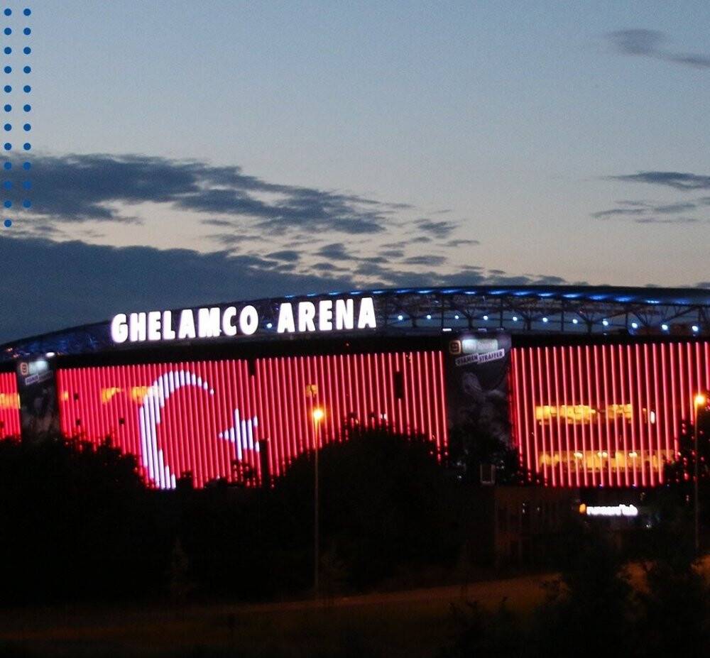 Ghelamco Arena, Türk bayrağı ile ışıklandırıldı
