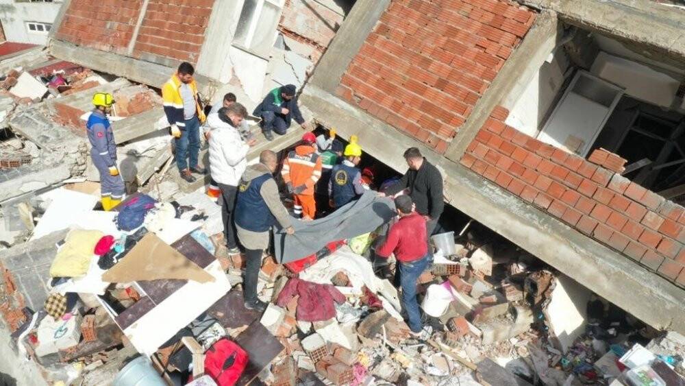 Konya Büyükşehir Belediyesi Arama Kurtarma ekipleri enkaz altındaki genci 37 saat sonra çıkardı