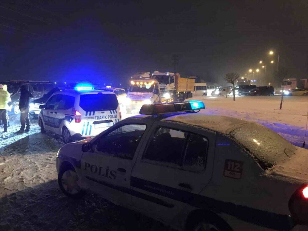 Konya’nın şehirler arası yollarında kar ve tipi