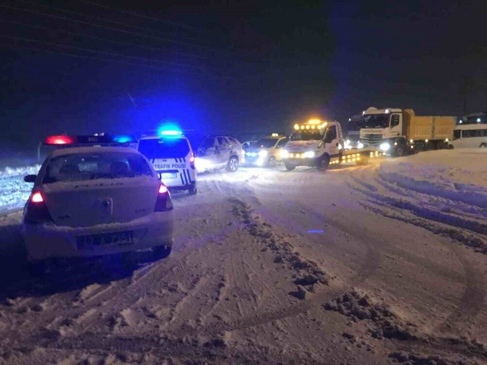 Konya’nın şehirler arası yollarında kar ve tipi