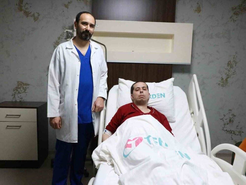 Uyanık bir şekilde ameliyat edildi