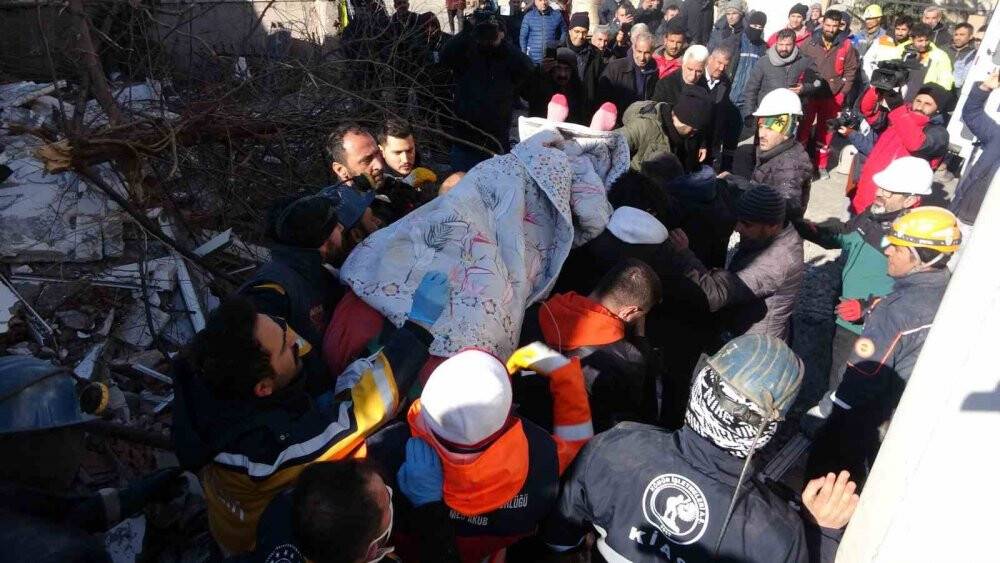 59 saat sonra enkaz altından çıkarıldı