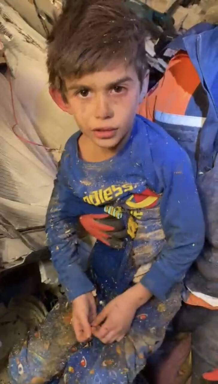 Enkazdan 45 saat sonra çıkarılan Mehmet tek kaldı