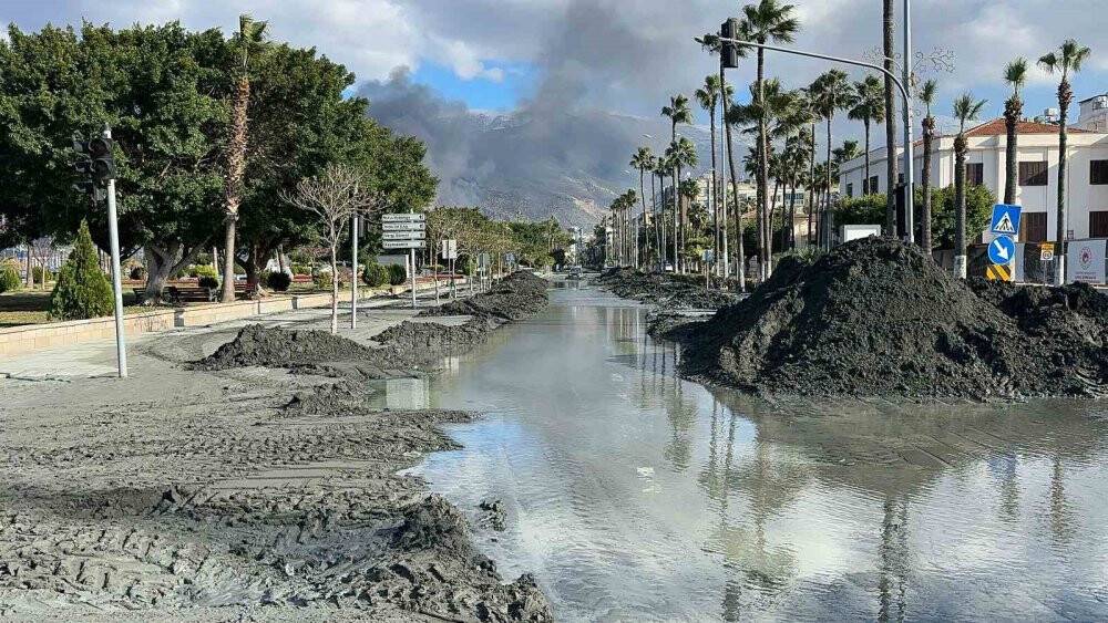 İskenderun’da deniz seviyesi yükseldi, bölge dron ile görüntülendi