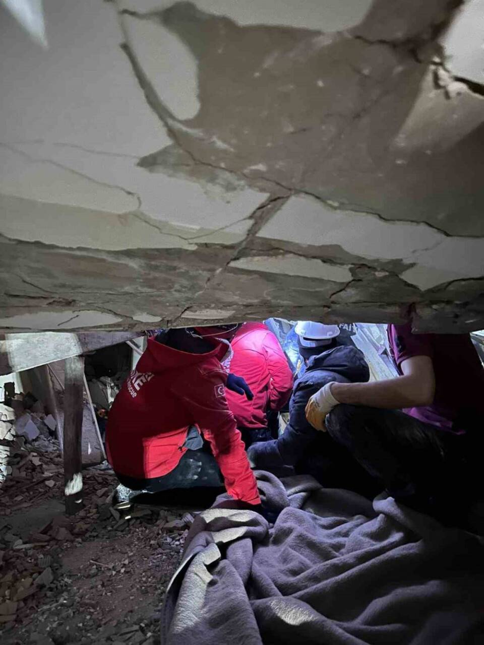 7 aylık Helen bebek 66 saat sonra yeniden hayata "merhaba" dedi