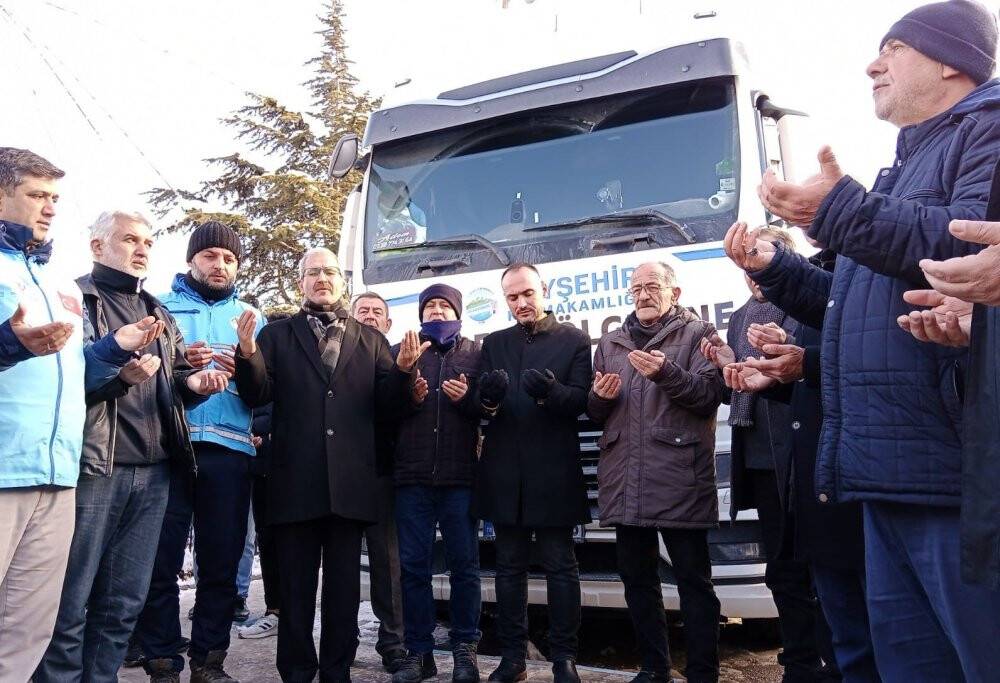 Beyşehirliler depremzedelere olan desteği hız kesmedi