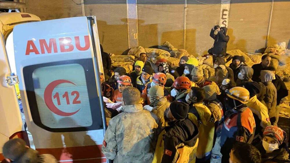 Diyarbakır’da depremden 72 saat sonra enkazdan çıkan mucize