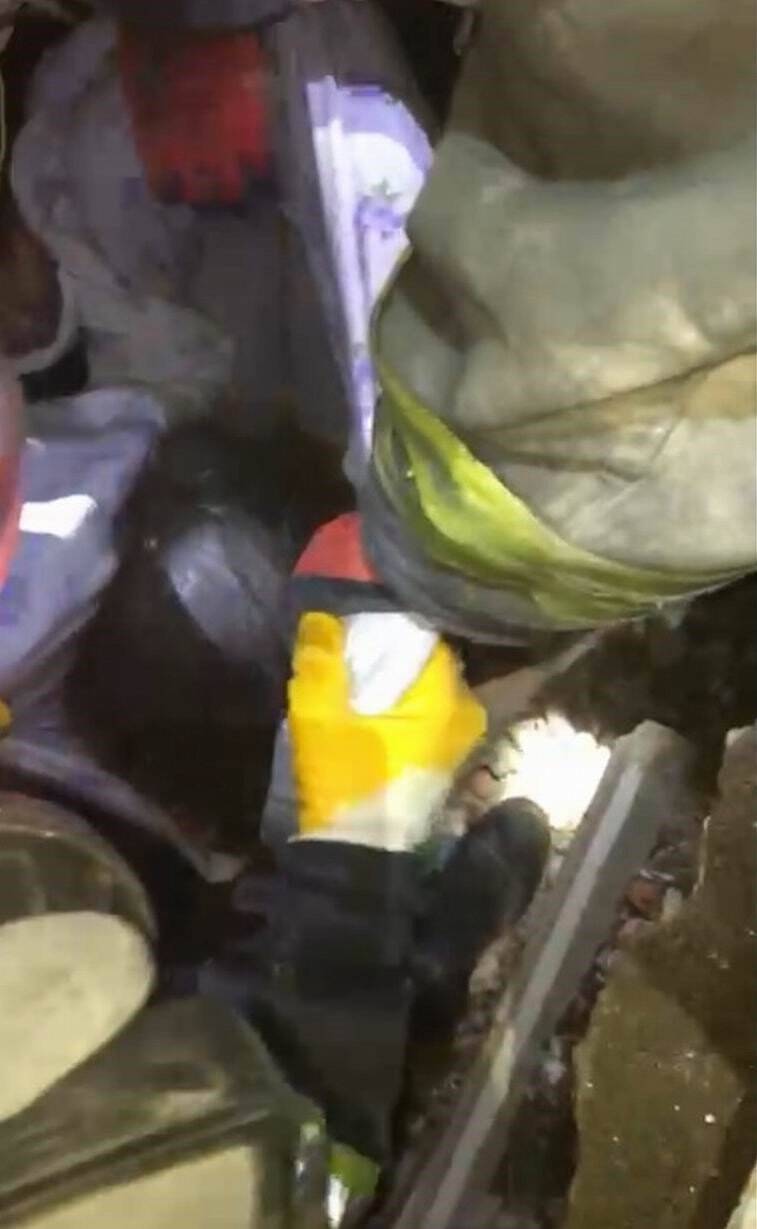 Enkaz altındaki Dua 68 saat sonra dualarla kurtarıldı