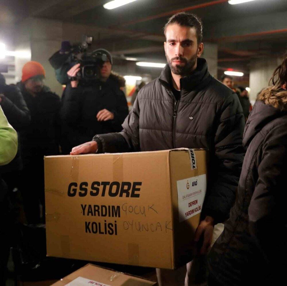 Galatasaraylı futbolcu ve eşinden çalışmalara destek