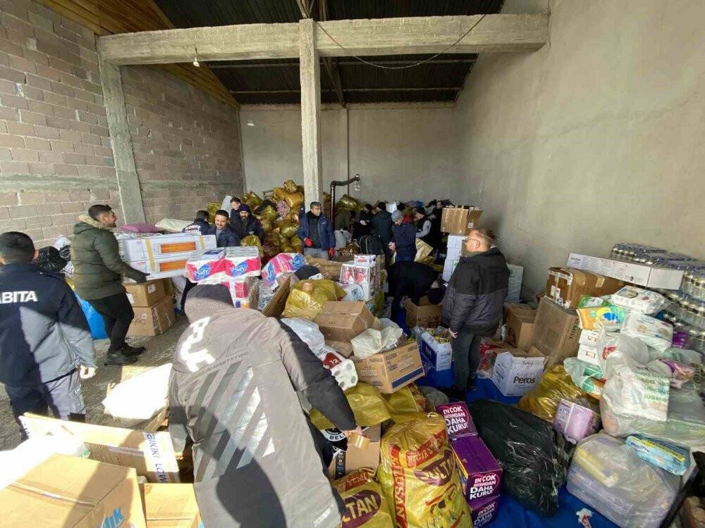 Kulu'dan deprem bölgesine yardım sürüyor