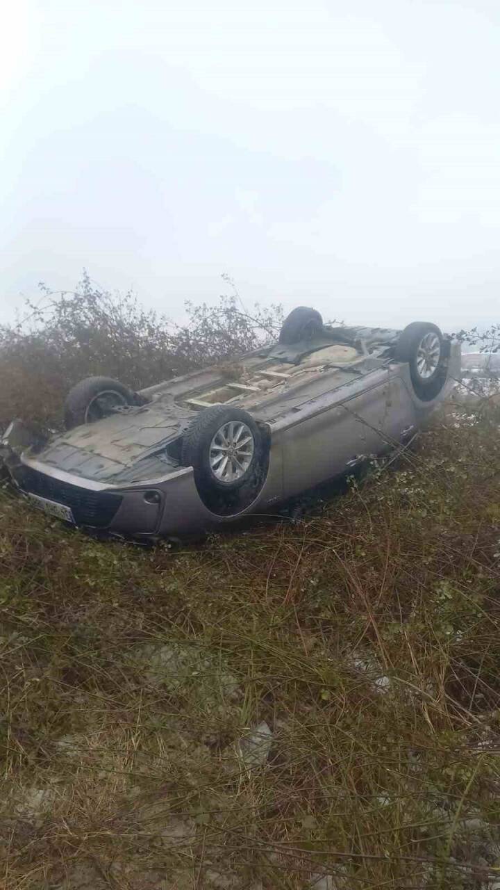 Şarampole uçarak devrildi