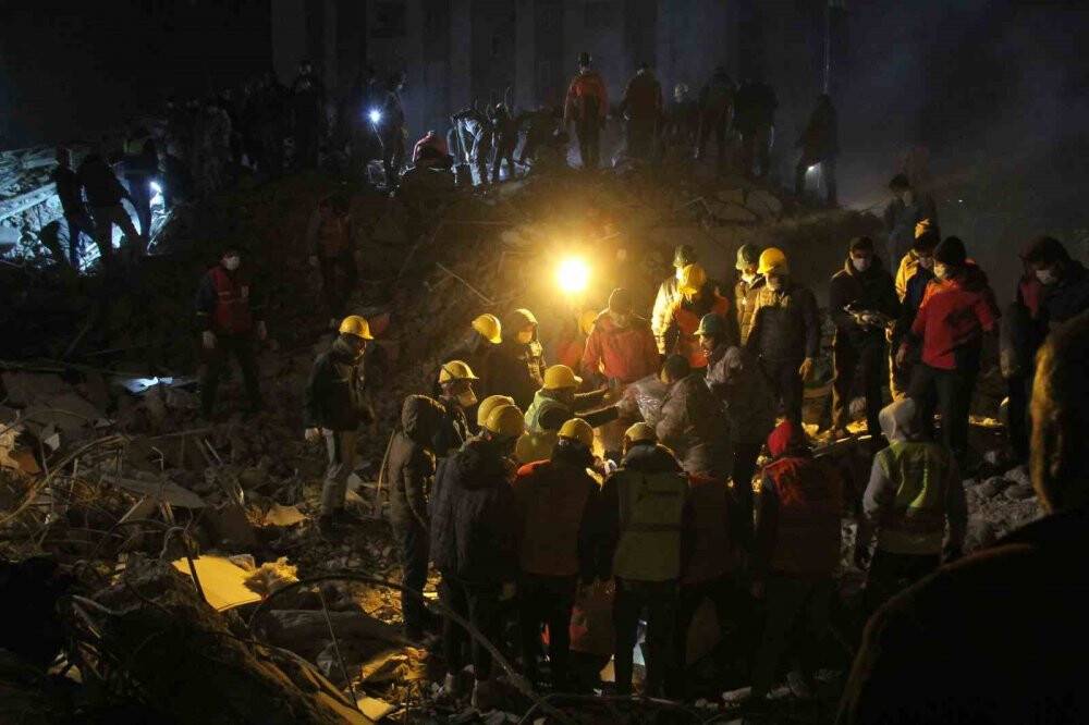 Sevimli kahramanlar depremde hayat kurtarıyorlar