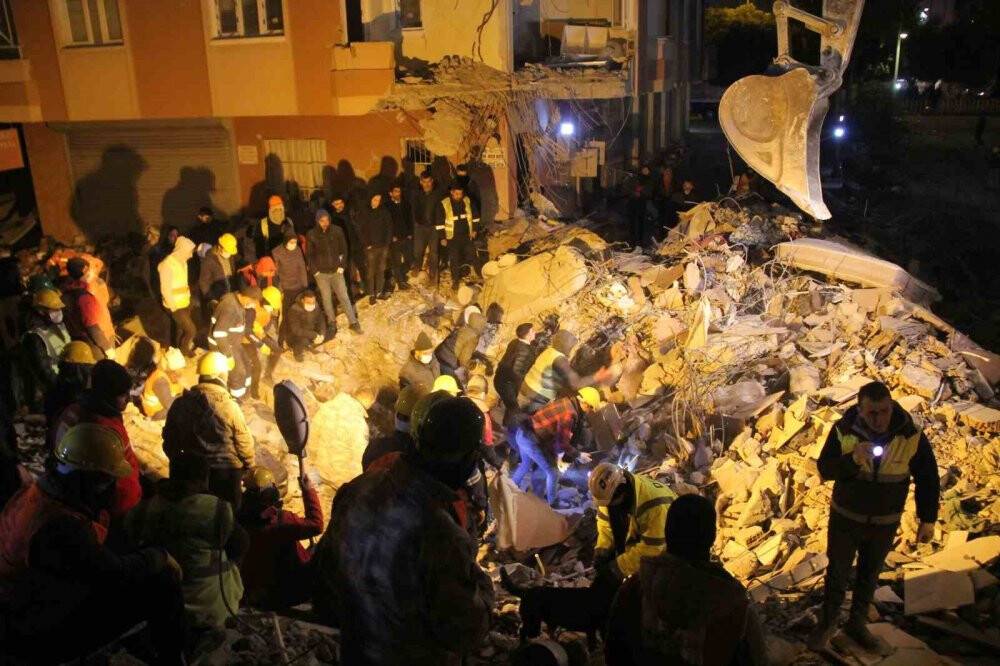 Sevimli kahramanlar depremde hayat kurtarıyorlar