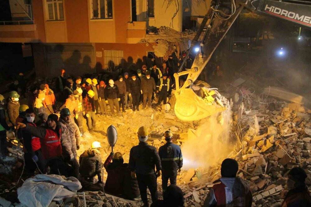 Sevimli kahramanlar depremde hayat kurtarıyorlar