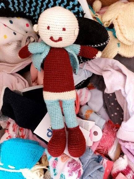 Yardım kolisindeki oyuncaklar içleri ısıttı