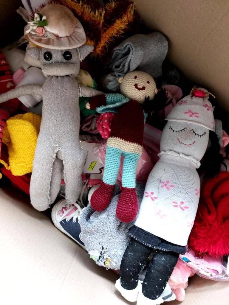 Yardım kolisindeki oyuncaklar içleri ısıttı