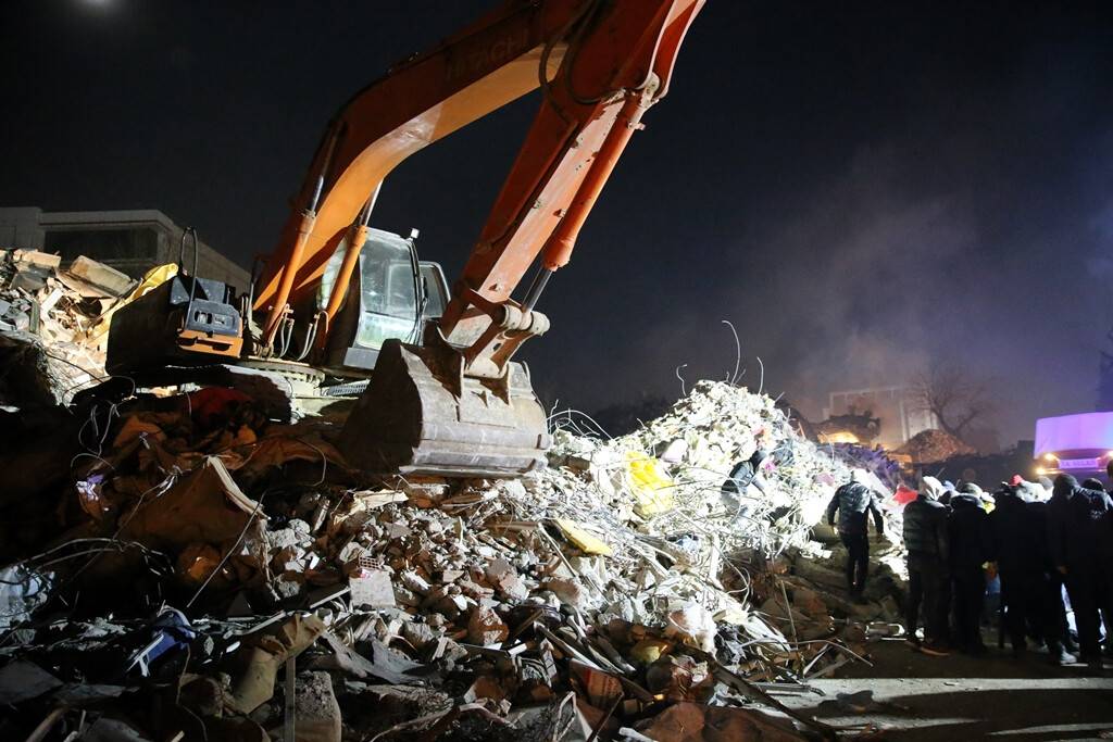 aa-20230209-30242804-30242803-kahramanmaras-merkezli-deprem.jpg