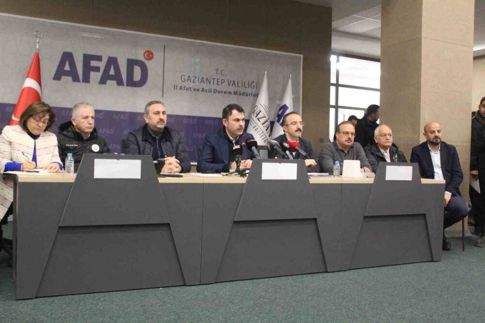 Bakan Kurum: "Cumhuriyet tarihinin en büyük afet konut seferberliğini başlatmış olacağız"