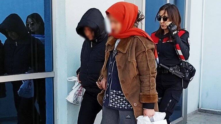 Belediye personelleri deprem bölgesinden hırsızlık yaptı