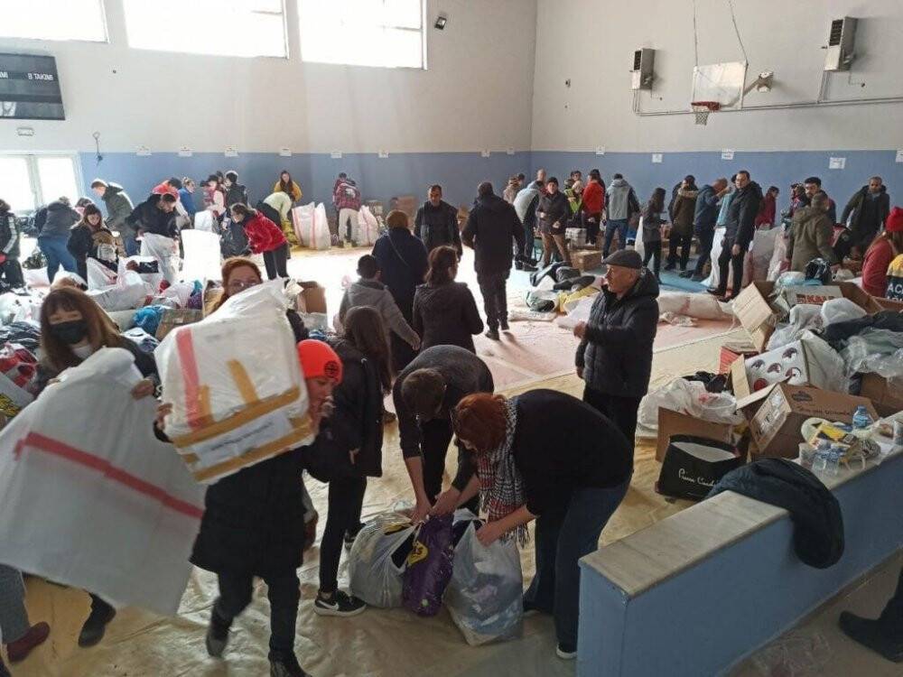 Belediye personelleri deprem bölgesinden hırsızlık yaptı