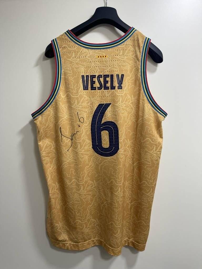 Bogdanovic ve Vesely’nin formaları destek için satışta