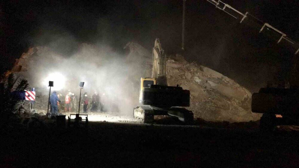 Depremde yıkılan binada kolon kesikti iddiası