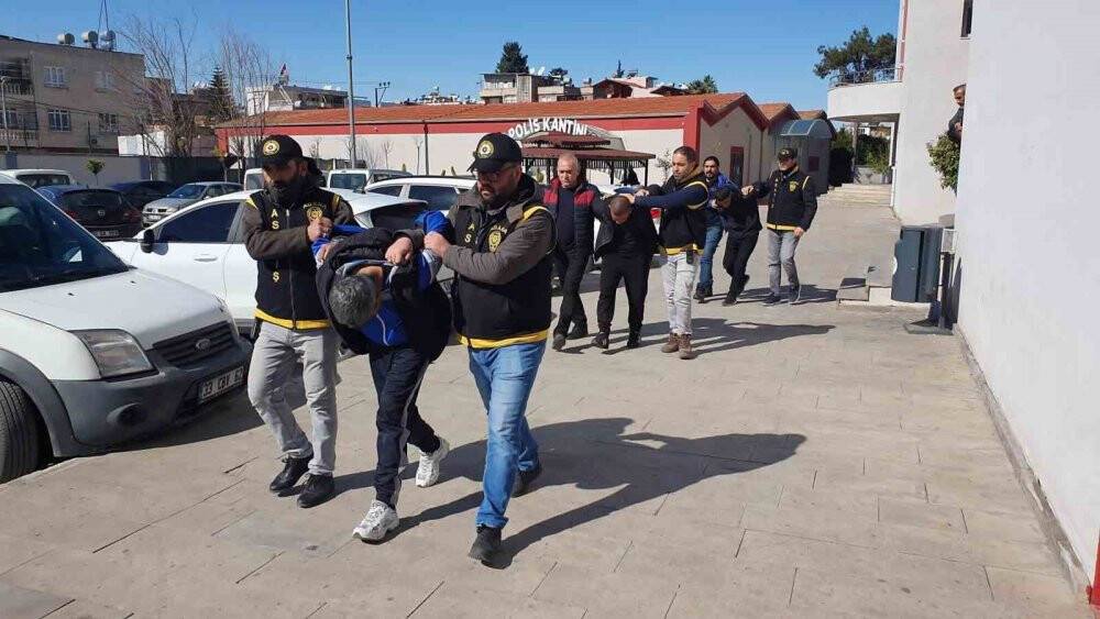 Depremi fırsat bilen 6 hırsız suçüstü yakalandı