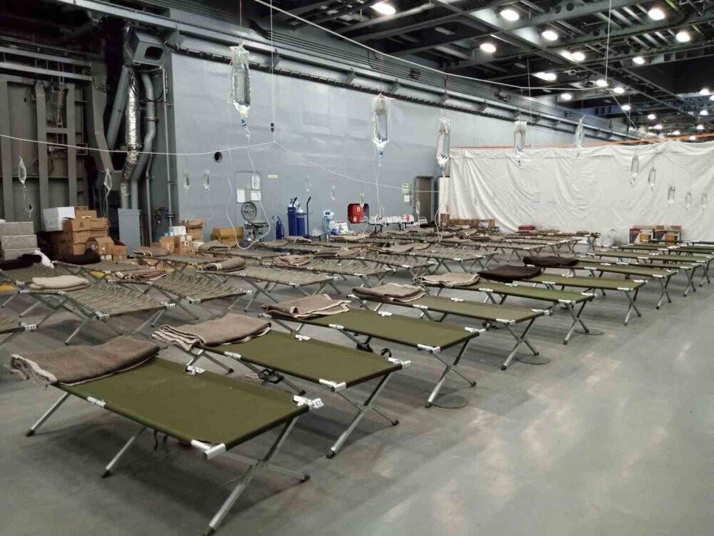 İki devasa gemi yüzen hastaneye çevrildi