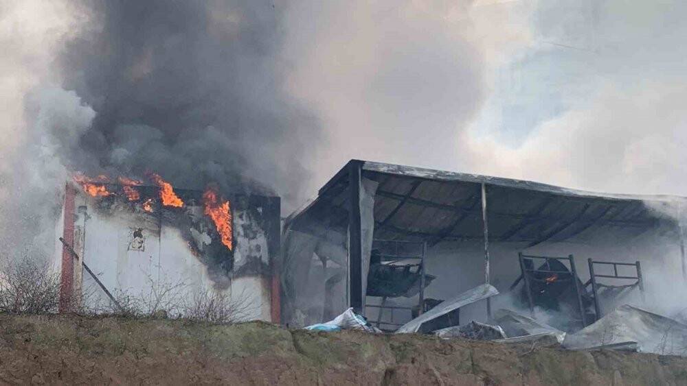 İşçilerin kaldığı 32 yataklı konteyner ev alev alev yandı
