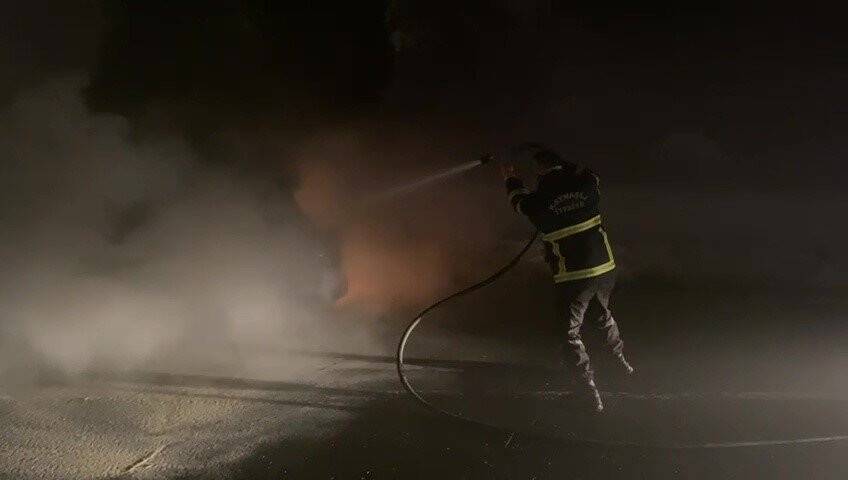 Seyir halindeki otomobil alev alev yandı