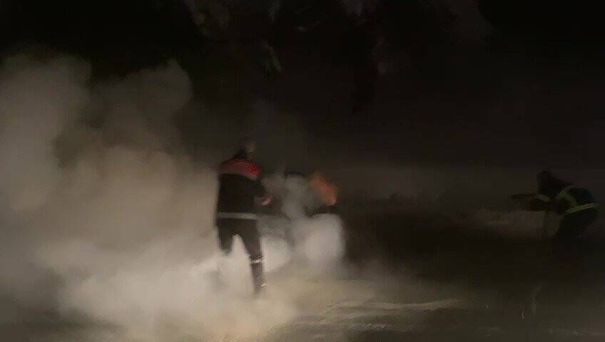 Seyir halindeki otomobil alev alev yandı