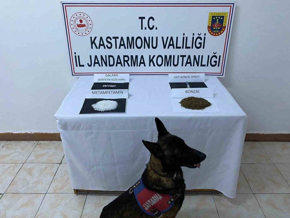 Yol kontrol noktasında uyuşturucu yakalandı: 6 gözaltı