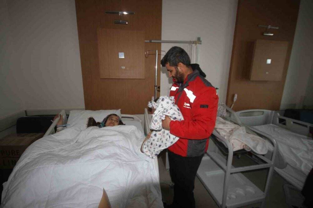 Hatay’da evleri yıkıldı, Konya'da buruk mutluluğu yaşadılar